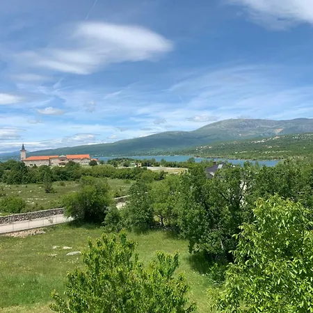 Curic's Tranquil B&B Zidine