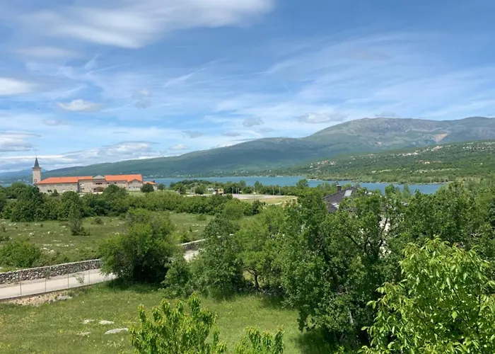 Curic's Tranquil Bed & Breakfast Zidine