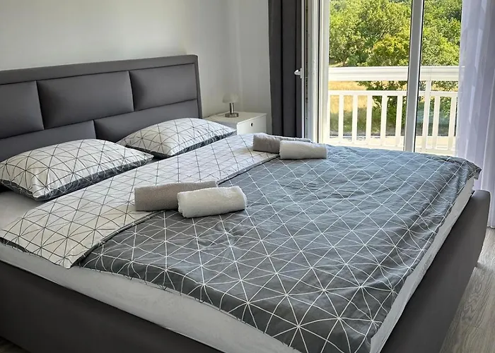 Curic's Tranquil Bed & Breakfast *